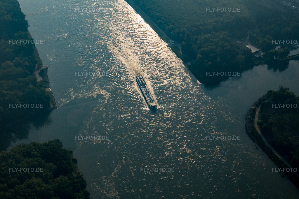 Luftbild: Tankschiff auf dem Rhein im Ortsteil Rheinsheim in Philippsburg im Bundesland Baden-Württemberg in Deutschland. Foto: IMG_080534.jpg vom 12.06.2015 durch Werner Riehm/FLY-FOTO.de