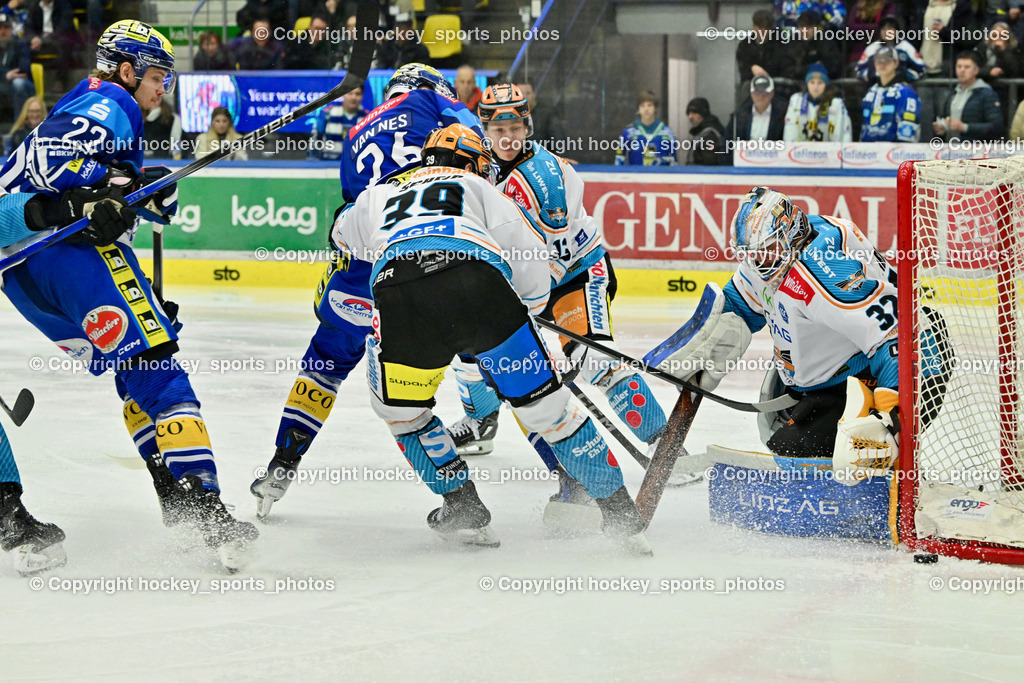 EC IDM Wärmepumpen VSV vs. STEINBACH BLACK WINGS LINZ  | #22 SCHERBAK Nikita EC VSV, #39 Scheid Ian Christopher BLACK WINGS LINZ, #32 Tirronen Rasmus BLACK WINGS LINZ, #26 VAN NES Guus EC VSV, #13 Kragl Gerd BLACK WINGS LINZ, EC IDM Wärmepumpen VSV vs. STEINBACH BLACK WINGS LINZ , EC IDM Wärmepumpen VSV vs. STEINBACH BLACK WINGS LINZ  am 28.01.2025 in Villach (Stadthalle Villach), Austria, (Photo by Bernd Stefan)