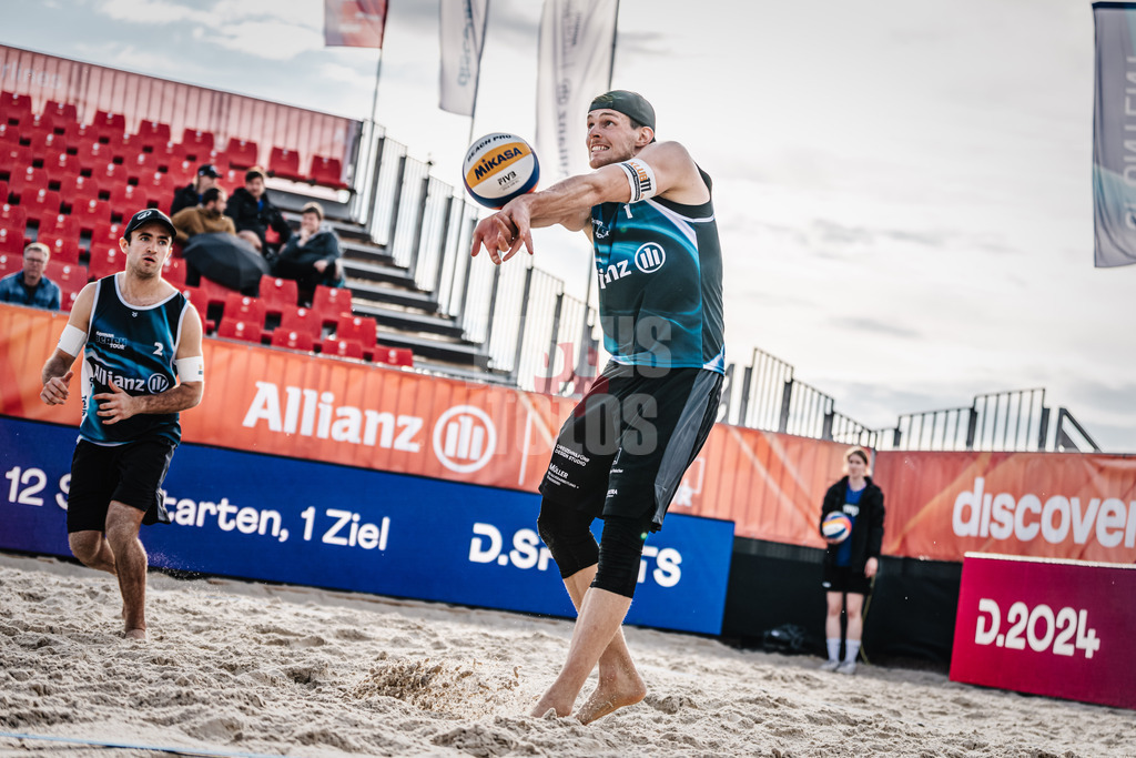 Sportart | Geschlecht | Saison 2022/2023 | Liga | Team1 vs. Team2 | TT.MM.JJJJ | Richard Peemüller nimmt den Ball an