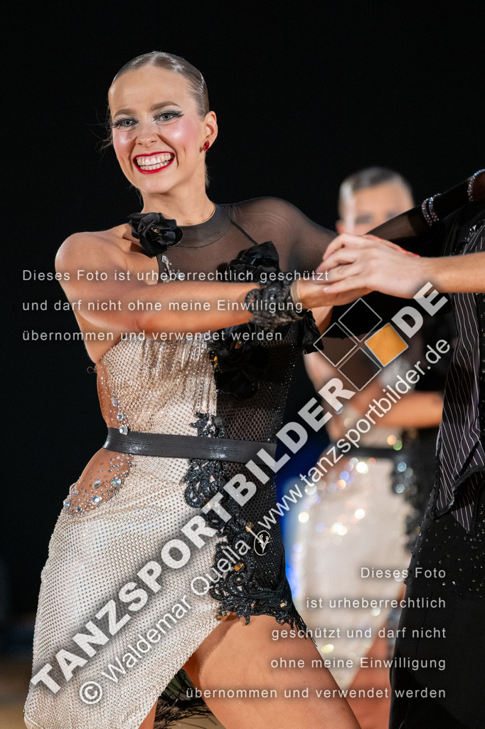 20250503-10252 | Hier finden Sie Tanz Bilder vom Latein und Standard Formationen tanzen. Sportbilder vom Tanzsport. Schöne Fotos und von Weltmeisterschaft, Europameisterschaft, Bundesliga, Regionalliga, Oberliga und Landesliga sowie von GOC Stuttgart, DanceComp, WM Bremen