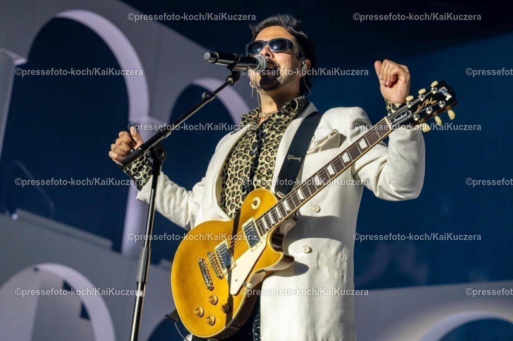 xKKU0604251001 | 06.04.2025, xkkux, Düsseldorf, Roy Bianco und Die Abbrunzati Boys performen bei ihrer Kult-Tour 2025 in der Mitsubishi Electric HALLE. 