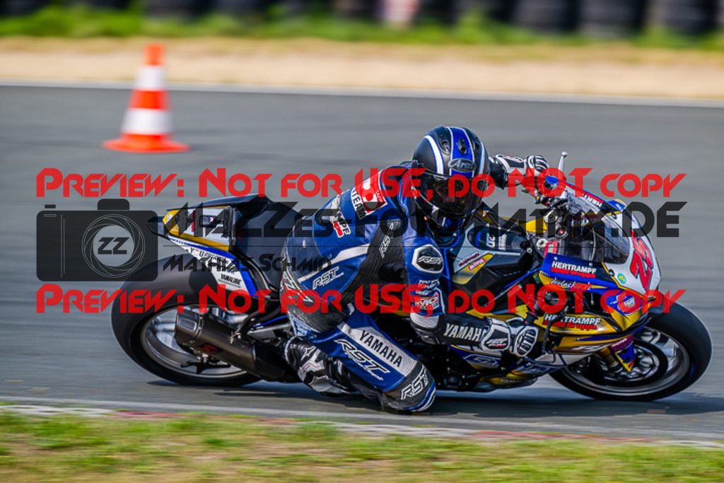 MaZZes_FotoMatrix_220722_7747 | IDM1000