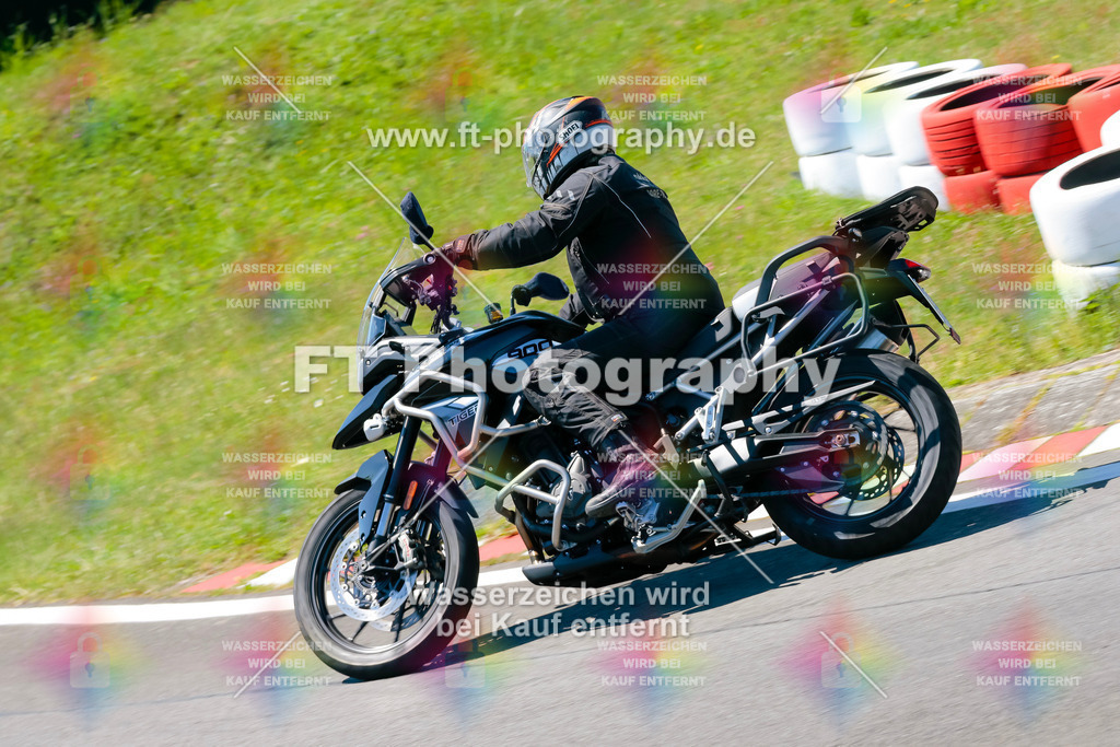 Moto-TeamOBK-22380 | Hier findet Ihr Bilder von Touristenfahrten auf der Nürburgring Nordschleife oder von anderen Veranstaltungen die ich besucht habe. Viel Spass beim Durch Schauen 
