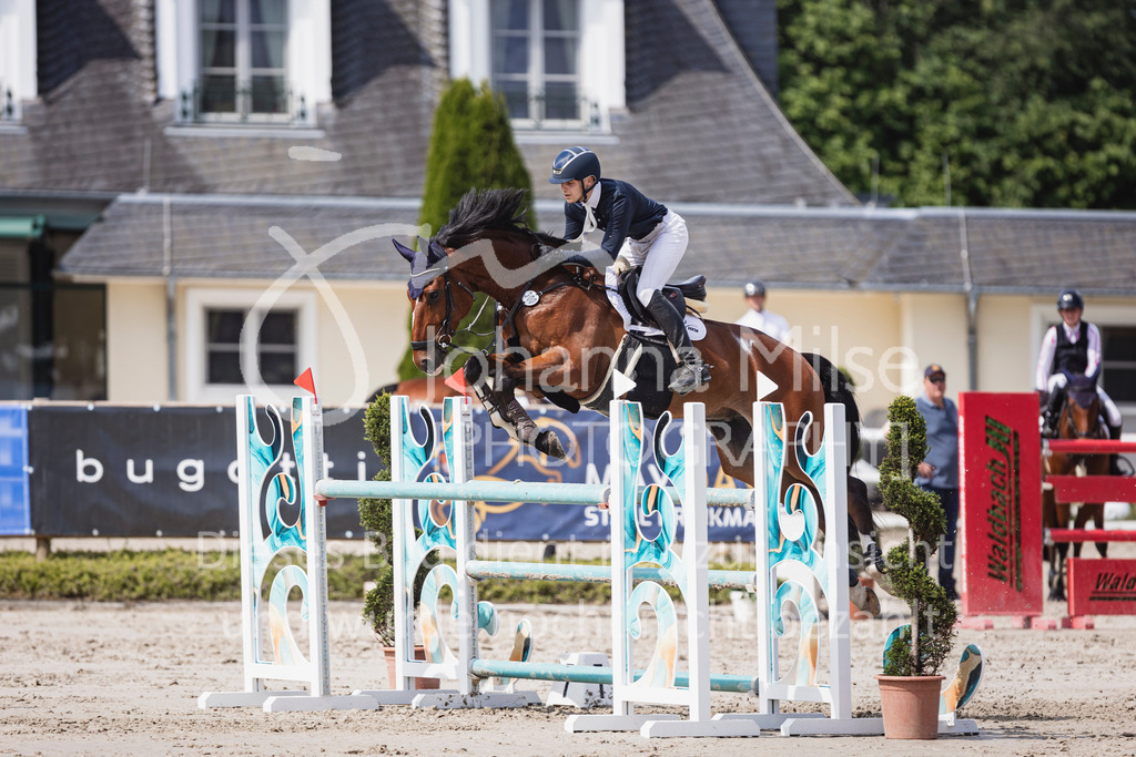 250531_MayDays_M2-Springen-529 | Deine schönsten Turniermomente als professionelle Fotos! Entdecke hochwertige Pferdesport-Fotografie im Online-Shop. Jetzt Fotos finden & bestellen!