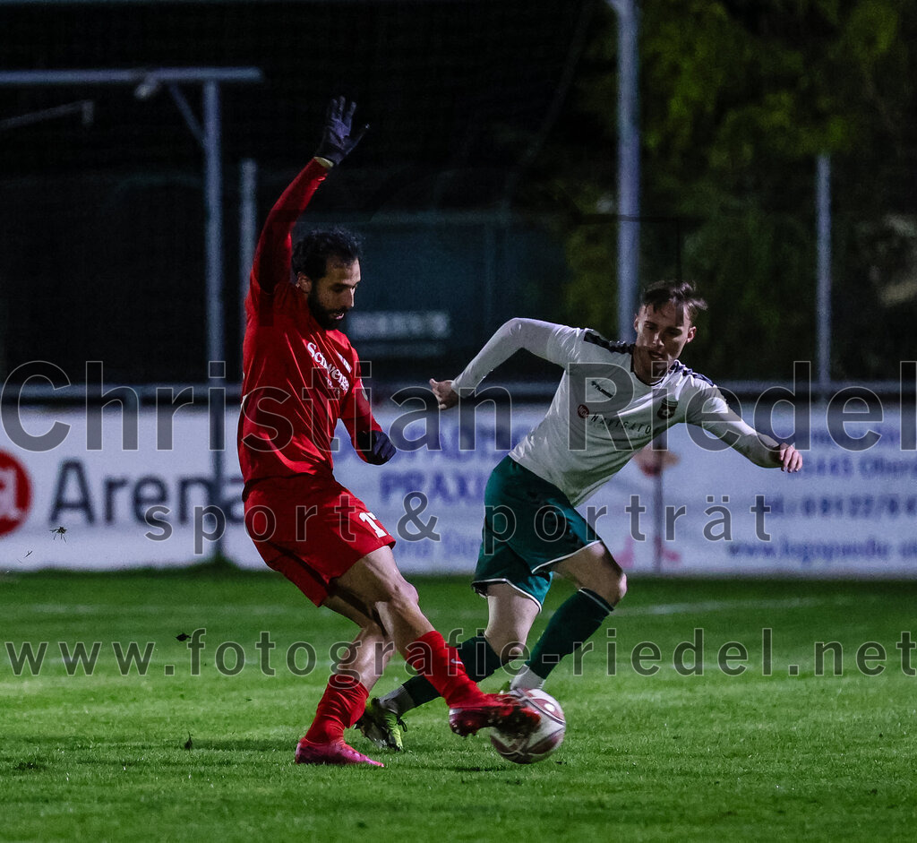 2024-03-28_025_FC_Schwaig_gegen_VfB_Forstinning | Oberding, Deutschland, 28.03.2024:
Fußball, Landesliga Südost 2023 / 2024, 27. Spieltag, FC Schwaig gegen VfB Forstinning, Endergebnis: 2:1

Mohamed Al Hosaini (VfB Forstinning, #17), Leon Roth (FC Schwaig, #21)

Foto: Christian Riedel / fotografie-riedel.net