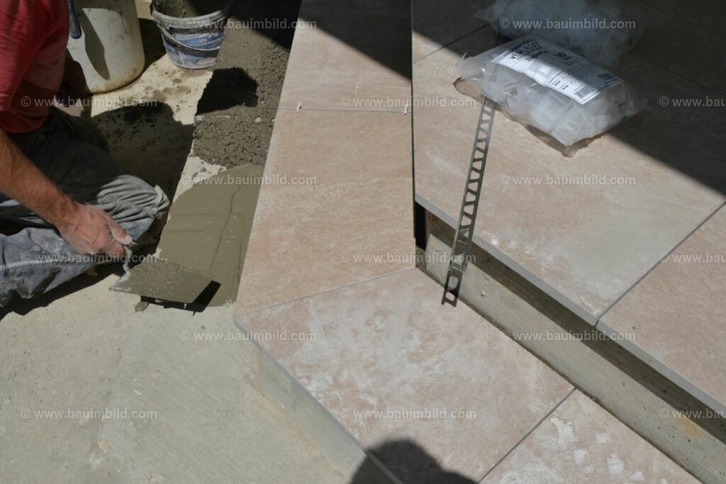 bib-lg21-fliesenlegerarbeiten-0109 | Nach LV-Leistungsgruppen sortierte Detailfotos über den Bau eines Hauses. Alle Hausbau-Bilder direkt vom Urheber und Autor der Website Haus-Selber-Bauen.com