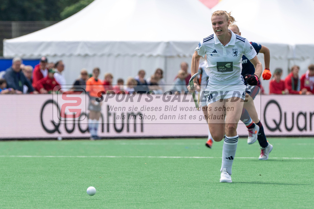 Final4_20240519-1302-0039 | Bonn, Deutschland, 19.05.2024:  in Aktion waehrend des Spiels der Deutsche Feldhockey-Meisterschaften 2024 zwischen Final 4 Damen Finale Düsseldorfer HC - Mannheimer HC im Bonner THV am 19.05.2024 in Bonn, Deutschland. (Foto von Stephan Fehrmann)

Bonn, Germany, 19.05.2024:  in action during the game of Deutsche Feldhockey-Meisterschaften 2024 between Final 4 Damen Finale Düsseldorfer HC - Mannheimer HC in Bonner THV at 19.05.2024 in Bonn, Deutschland. (Foto from Stephan Fehrmann)