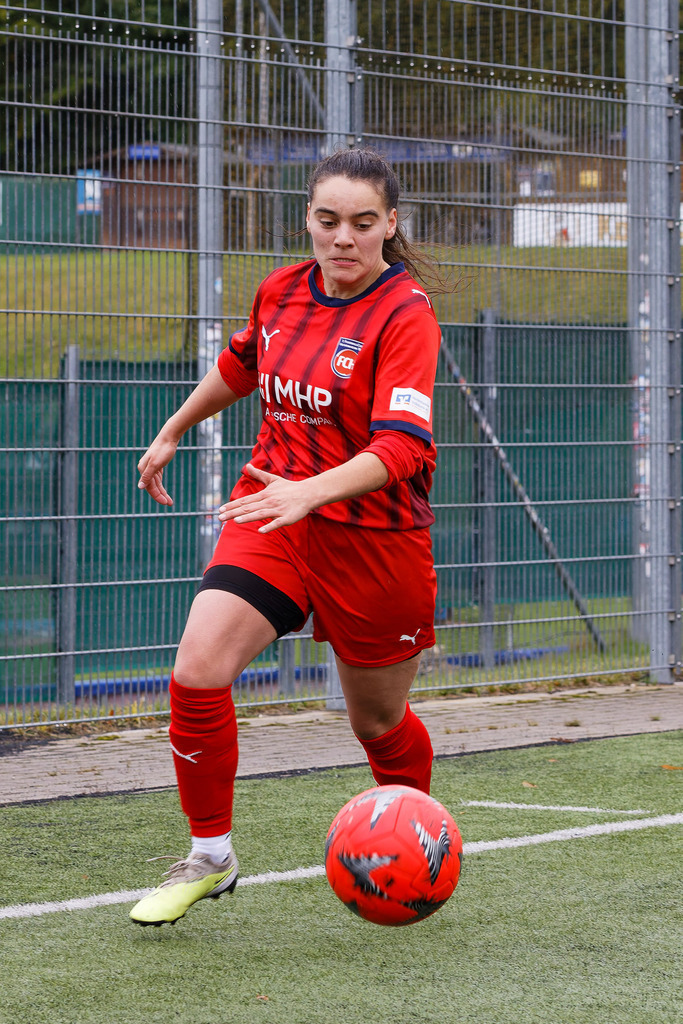 FCHHOH_251005_6874 | 1.FC Heidenheim 1846 II vs. SGM Hohenmemmingen/Sontheim, Fußball, Frauen, Bezirksliga, 2025/2026, 4. Spieltag, 05.10.2025 in Heidenheim, Kunstrasen b. Voith-Arena West(Foto: Michael Bulling) - Realisiert mit Pictrs.com