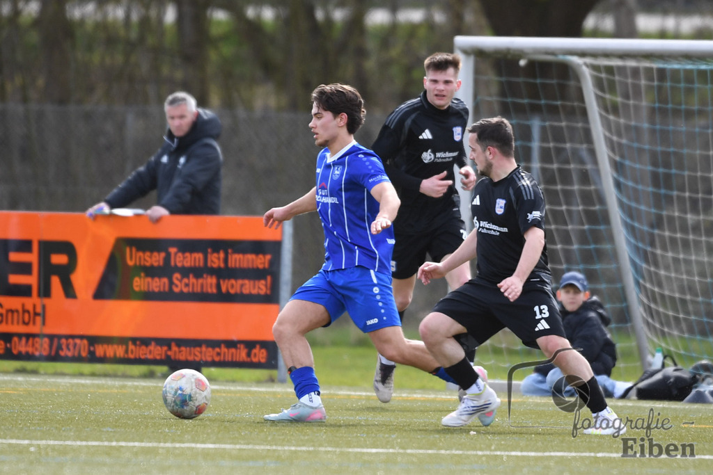FC Rastede-VFl Stenum | Herren Bezirksliga 2; FC Rastede (blau)-VFL Stenum (schwarz) am 29.03.2026 in Rastede (Sportanlage Köttersweg), Photo: Philip Eiben 2026 - Realisiert mit Pictrs.com