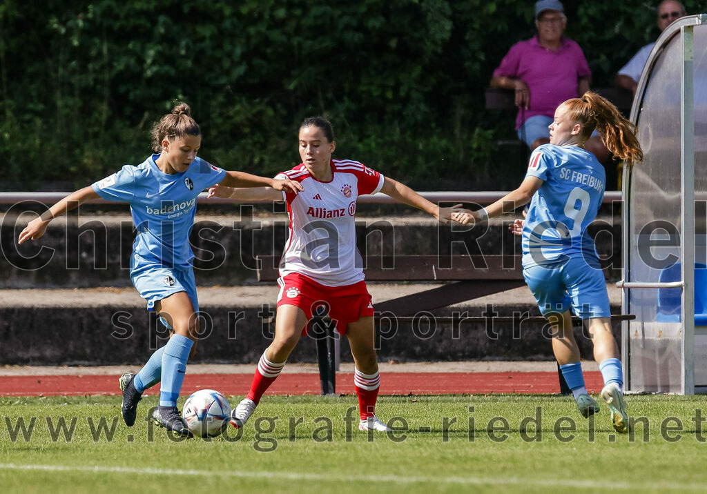 2023-09-09_013_FC_Bayern_Muenchen_gegen_SC_Freiburg | Aschheim, Deutschland, 09.09.2023:
Fußball, B-Juniorinnen-Bundesliga Süd 2023 / 2024, 1. Spieltag, FC Bayern München gegen SC Freiburg, Endergebnis: 4:0

Foto: Christian Riedel / fotografie-riedel.net