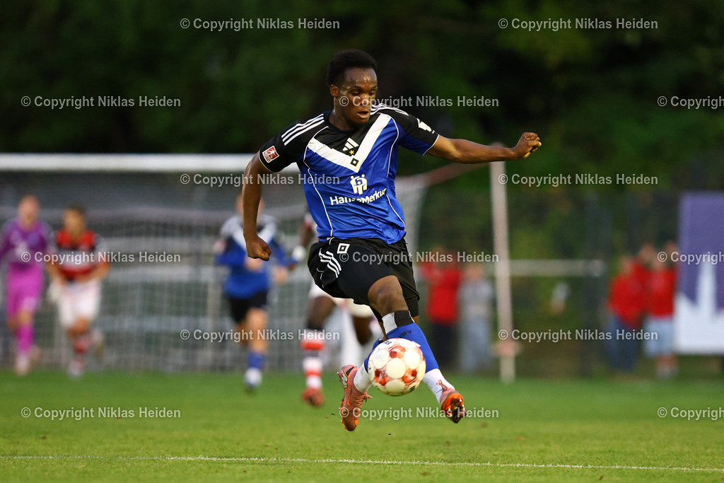 NH_Altona93_HamburgerSVU21_RegionalligaNord_19092025 | #11 Maurice Osei Boakye (Hamburger SV U21)Fußball I Herren I Regionalliga Nord I Saison 2025-2026  I 10. Spieltag I Altona 93 - Hamburger SV U21 I 19.09.2025 I Adolf-Jäger-Kampfbahn