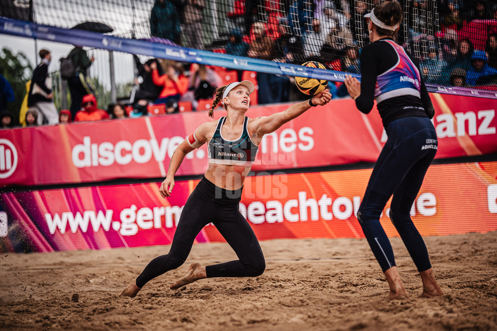Beachvolleyball | Frauen | Allianz German Beach Tour 2025 | Tourstop Berlin | 23.08.2025 | Lea Kunst spielt den Ball