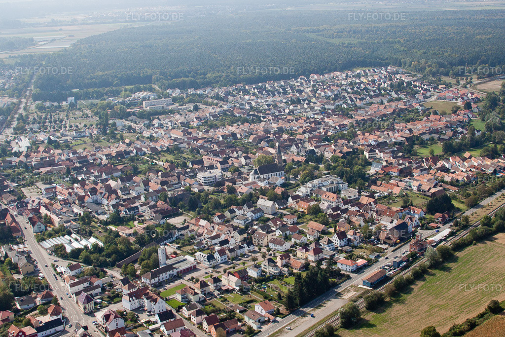 Luftbild: Ortsansicht der Straßen und Häuser der Wohngebiete in Rülzheim im Bundesland Rheinland-Pfalz in Deutschland. Foto: IMG_21200.jpg vom 13.09.2009 durch Werner Riehm/FLY-FOTO.de