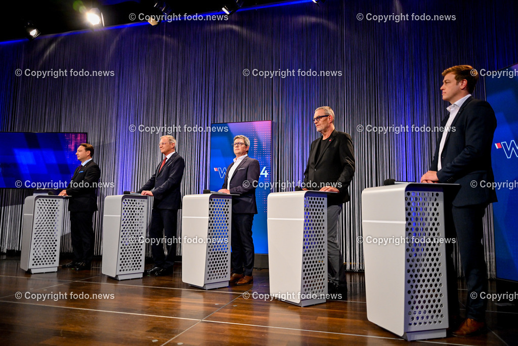 Pressewahldienst Linz zur Nationalratswahl 2024_ 29.09.2024-81 | 29.09.2024, Ursulinenhof Linz AUT, Nationalratswahl 2024, Pressewahldienst im Bild LH-Stv. Manfred Haimbuchner (FP), LH Thomas Stelzer (VP, Landeshauptmann Ooe), LR Michael Lindner (SP), Johannes Egger (Neos, Landesgeschaeftsfuehrer), LR Stefan Kaineder (Die Gruenen)