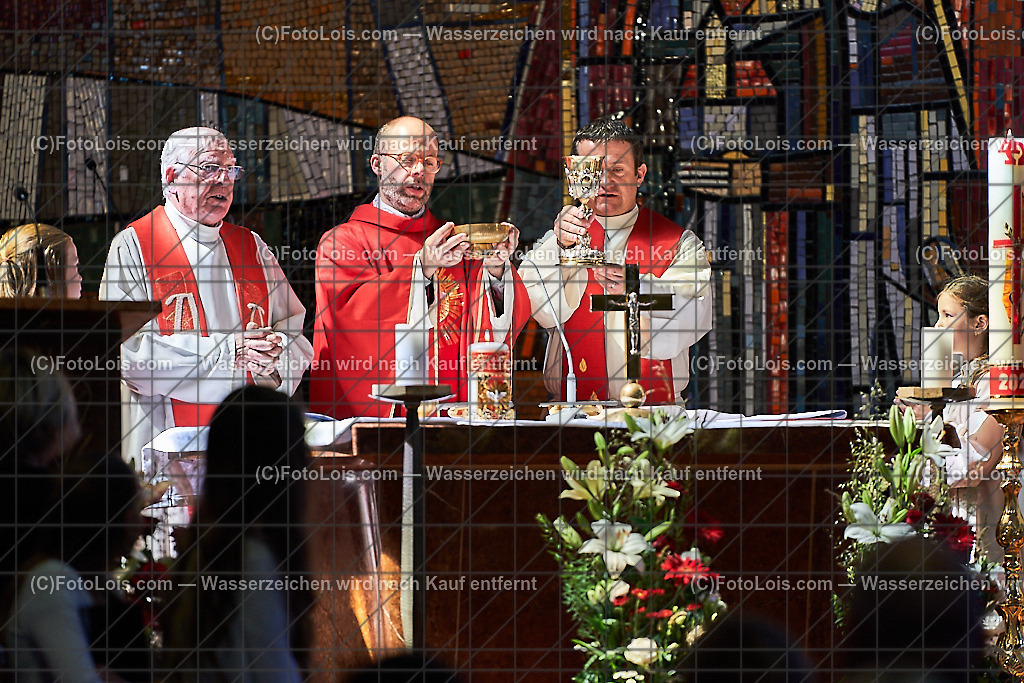 ALS2784_PfarrFirmung Wieselburg | (C)FotoLois.com, Alois Spandl, Firmung in der Pfarrkirche Wieselburg mit Generalvikar Dr. Christoph Weiss, Dechant Pfarrer Daniel Kostrzycki und Monignore Franz Dammerer, Sa 15. Juni 2024.