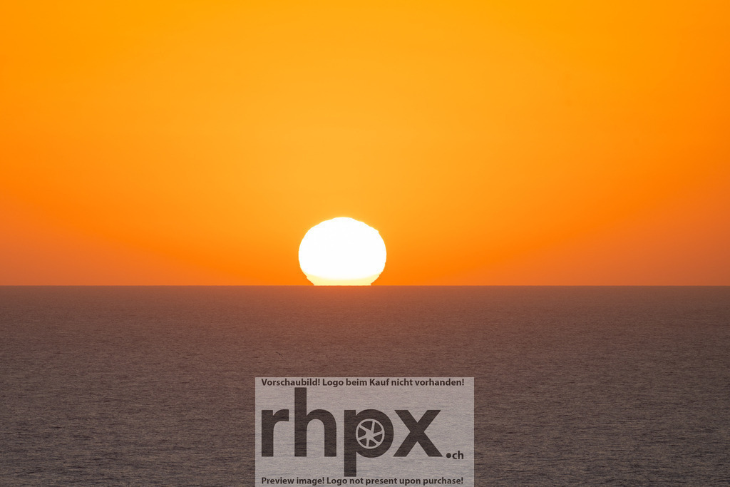 Sonnenuntergang am Meer | Stimmungsvolle Fotokunst aus Luzern. Erlebe den Pilatus, den See und die Stadt Luzern in exklusiven Aufnahmen in der Fotogalerie & Shop. - Realisiert mit Pictrs.com