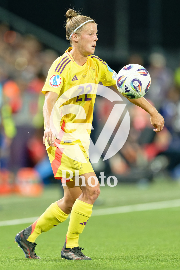 Portugal v Belgium: UEFA Women's EURO 2025 Group B | SION, SWITZERLAND - JULY 11: Laura Deloose of Belgium controls the ball  during the UEFA Women's EURO 2025 Group B match between Portugal and Belgium at Stade de Tourbillon on July 11, 2025 in Sion, Switzerland. (Photo by Giuseppe Velletri/Sports Press Photo/Getty Images)