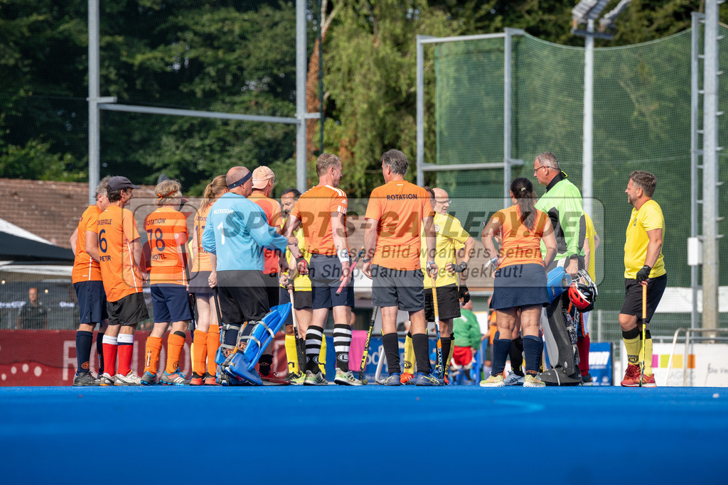 SFE_20240817_0113 | Krefeld, Deutschland, 17.08.2024:  European Cup for Recreational Hockey Players im KTHC Stadion Rot-Weiss Köln Tennis and Hockey Club am 17.08.2024 in Krefeld, Deutschland. (Foto von Stephan Fehrmann)Krefeld, Germany, 17.08.2024: European Cup for Recreational Hockey Players in KTHC Stadion Rot-Weiss Köln Tennis and Hockey Club at 17.08.2024 in Krefeld, Deutschland. (Foto from Stephan Fehrmann)