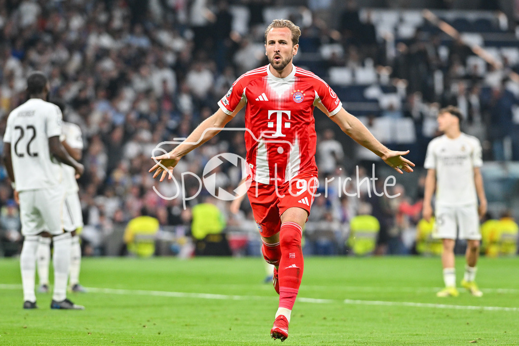 Real Madrid - FC Bayern München | MADRID, SPAIN - 07. APRIL: Bayern celebrates the goal to makes 0-2 by  Harry KANE (FC Bayern Munich 9) / Tor / Torschuetze / Freude / Happy during the UEFA Champions League match between Real Madrid vs. FC Bayern Munich on Quarterfinal first leg at Estadio Santiago Bernabeu
