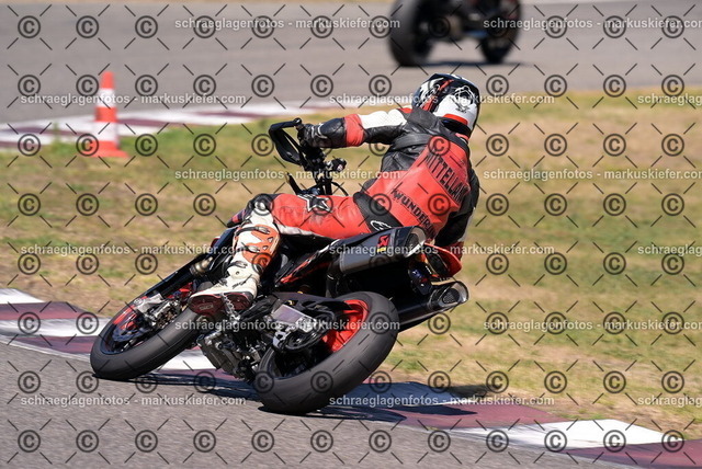26bt04-1950 | markuskiefer.com - Realisiert mit Pictrs.com