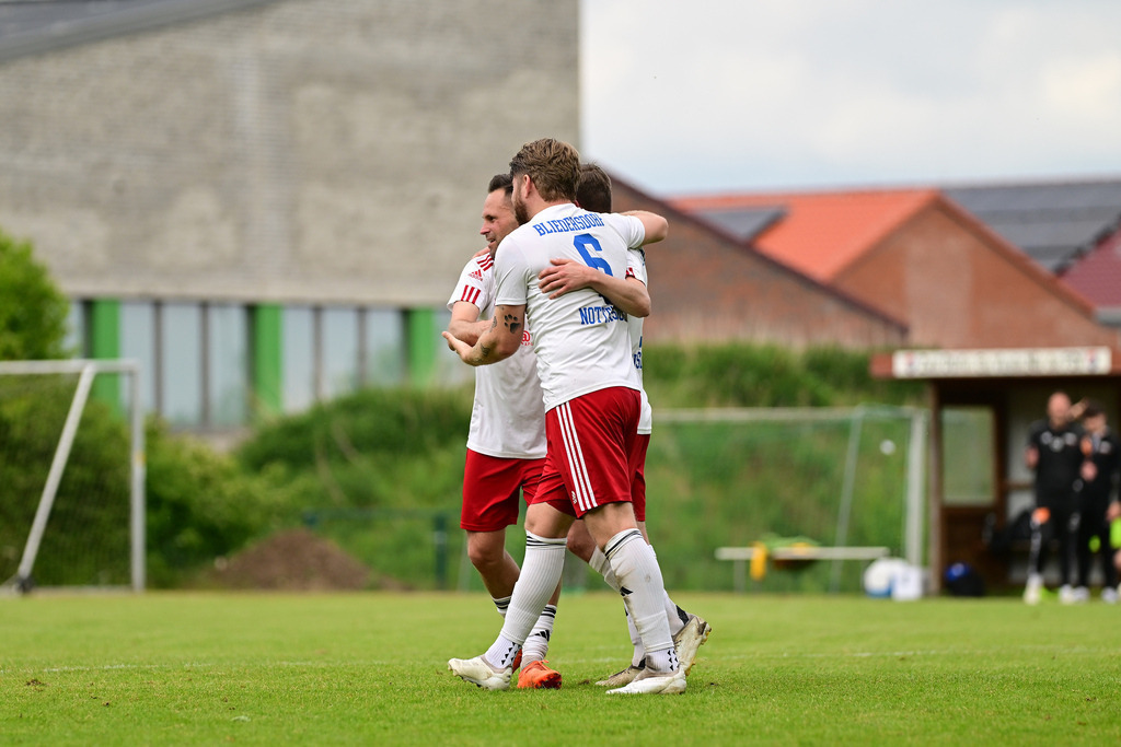 Fußball I Herren I Saison 2024-2025 I Kreisliga I 25. Spieltag I FSV Bliedersdorf-Nottensdorf - VfL Güldenstern Stade II | Der Sportfotograf. - Realisiert mit Pictrs.com