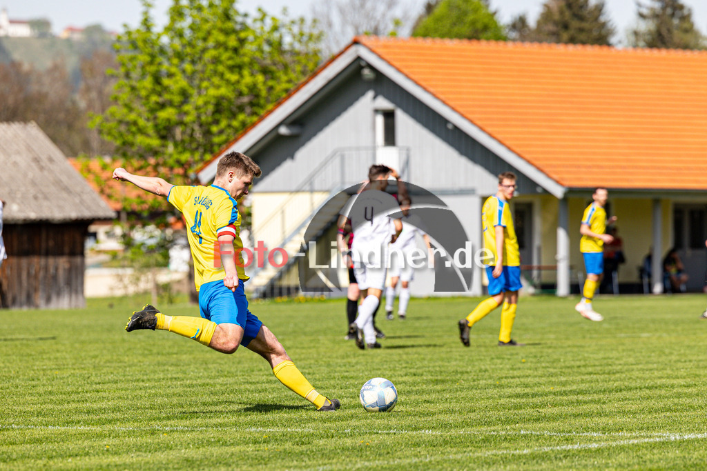 SC Böbing vs SG SV Eberfing/SV Söchering | Abstiegs Qualifikationsrunde A-Klasse Gruppe P, SC Böbing vs SG SV Eberfing/SV Söchering, 20240414,
Paul HABERÄCKER (SCB 4) in Aktion,
2024-04-14 in Böbing (Sportplatz Böbing)
4 Paul HABERÄCKER (SCB 4)
Copyright: WolfgangxLindner foto-lindner.de