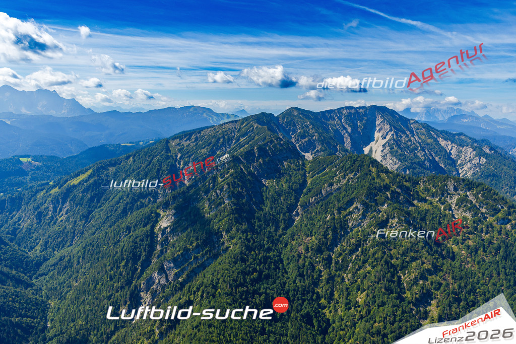Luftaufnahme Dürrnbachhorn Ruhpolding - Die Luftaufnahme wurde 2025 vom UL-Flugzeug heraus erstellt ( keine Drohne ) - Hochauflösende Luftaufnahme - für professionelle Ausdrucke geeignet. Die Geschenkidee !Mit Lizenz und Bildrechte bestellbar
