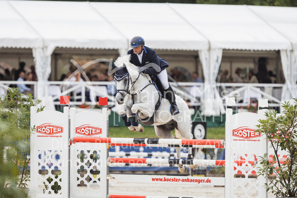 250713_BHO_M2-Spr-2-601 | Deine schönsten Turniermomente als professionelle Fotos! Entdecke hochwertige Pferdesport-Fotografie im Online-Shop. Jetzt Fotos finden & bestellen!