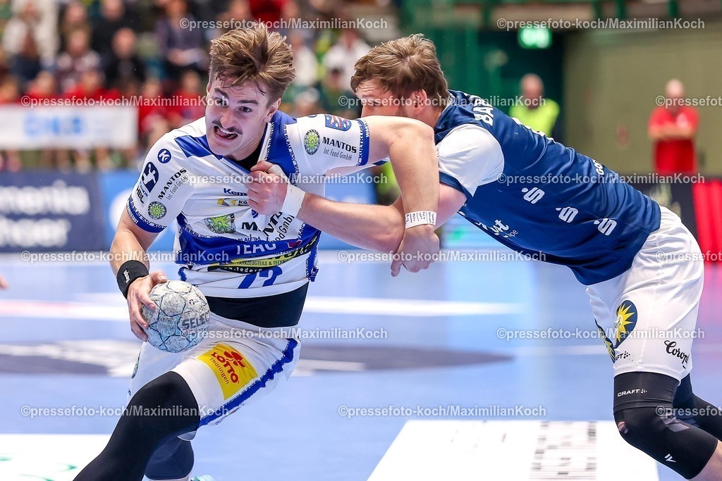 BHC11122501026 | 11.12.2025, Handball, HBL, Bergischer HC - ThSV Eisenach, Unihalle Wuppertal: Felix Aellen (Eisenach #22) im Zweikampf gegen  Gerdas Babarskas (BHC #14) 