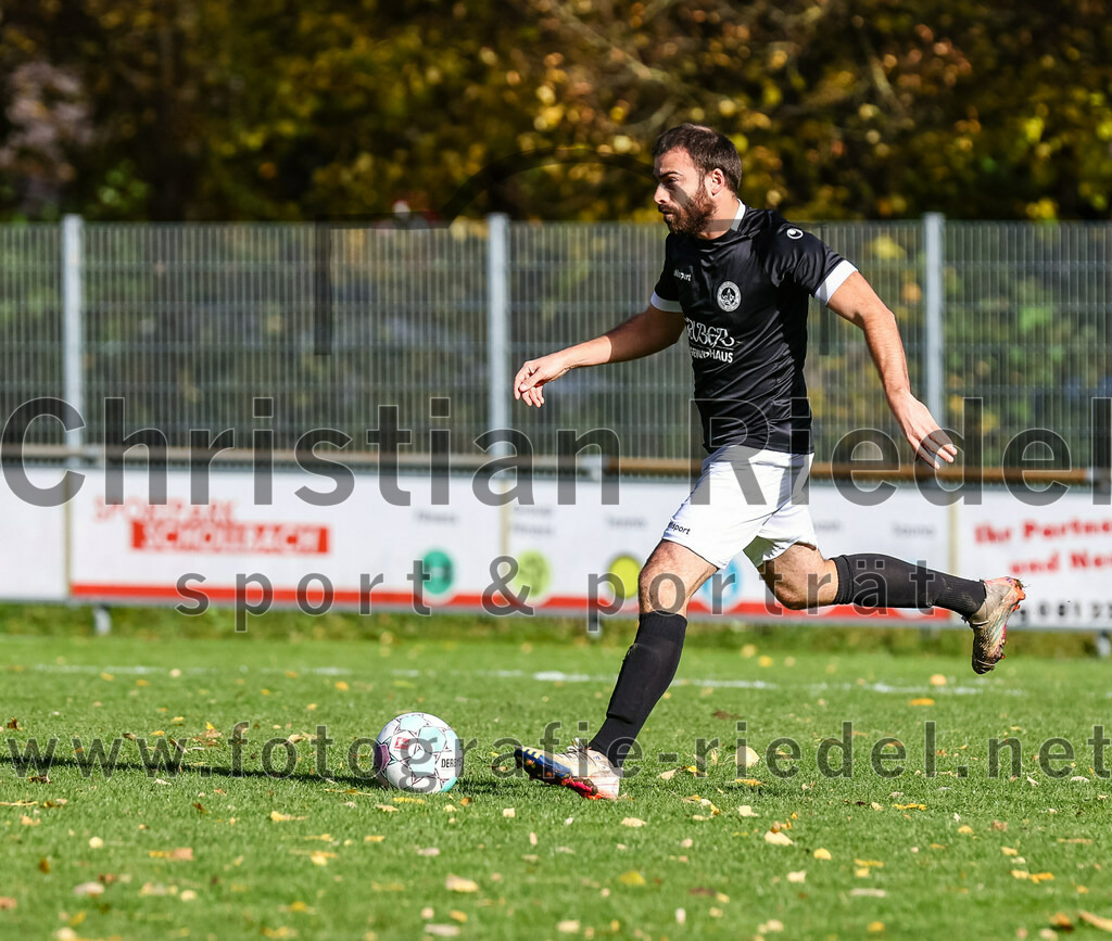 2023-11-05_030_FC_Herzogstadt_gegen_TuS_Oberding | Erding, Deutschland, 05.11.2023:
Fußball, Kreisklasse 2023 / 2024, 14. Spieltag, FC Herzogstadt gegen TuS Oberding, Endergebnis: 4:5

Christoph Greckl (FC Herzogstadt, #5)

Foto: Christian Riedel / fotografie-riedel.net