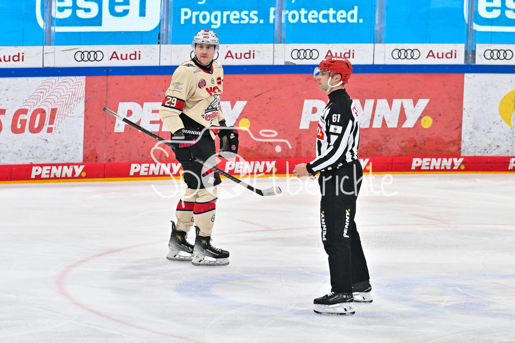 ERC Ingolstadt - Nuernberg Ice Tigers | nach seinem Foul an Daniel PIETTA (ERC Ingolstadt 86) muss Eugen ALANOV (Nuernberg Ice Tigers 29) zum Duschen / Spieldauer / Strafe / Grosse Strafe / DEL: ERC Ingolstadt - Nuernberg Ice Tigers, Saturn-Arena am 26.03.2025