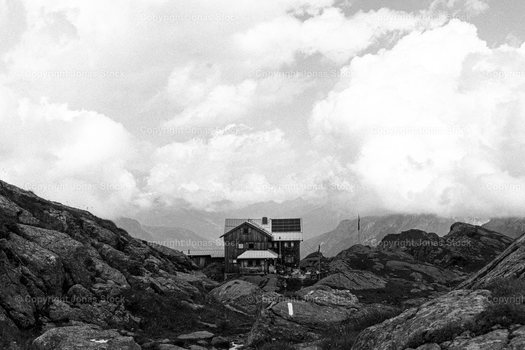 Bremer Hut | Wide shot of the Bremer Hut in Stubai, Austria.  - Realisiert mit Pictrs.com