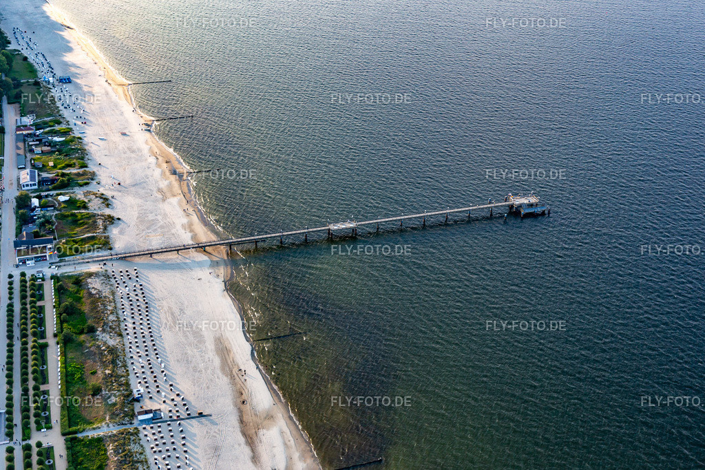 Seebrücke Bansin http://www.bansin.m-vp.de/seebruecke-bansin/ | Luftbild: Seebrücke Bansin http://www.bansin.m-vp.de/seebruecke-bansin/ im Ortsteil Bansin in Heringsdorf im Bundesland Mecklenburg-Vorpommern in Deutschland. Foto: IMG_141544.jpg vom 06.06.2024 durch ©2025 Werner Riehm fly-foto.de/copyright - Realisiert mit Pictrs.com
