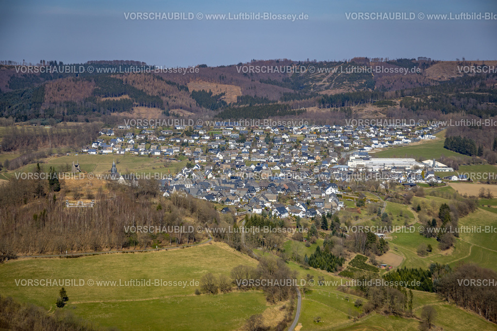 Meschede220302637 | Luftbild, Ortsansicht Eversberg und Waldgebiet mit Waldschäden, Meschede, Sauerland, Nordrhein-Westfalen, Deutschland