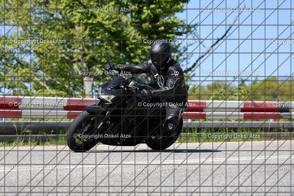 IMG_9909 | Fotograf am Kyffhäuser. Onkel Atze. Kyffhäuser Rennstrecke. Café36. Motorsportfotografie. - Realisiert mit Pictrs.com