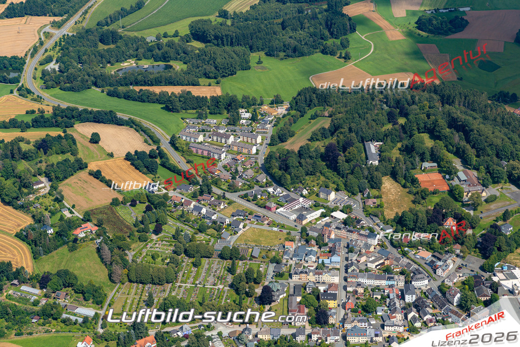 Aktuelles Luftbild von  Helmbrechts Kauf mit Lizenz / Bildrechten möglich- Die Luftaufnahme wurde 2021 mittels UL-Flugzeug erstellt ( keine Drohne ) - hochauflösende Kamera-Systeme von  Canon -Beste Qualität - Für grossformatige Ausdrucke geeignet. Die Geschenkidee !