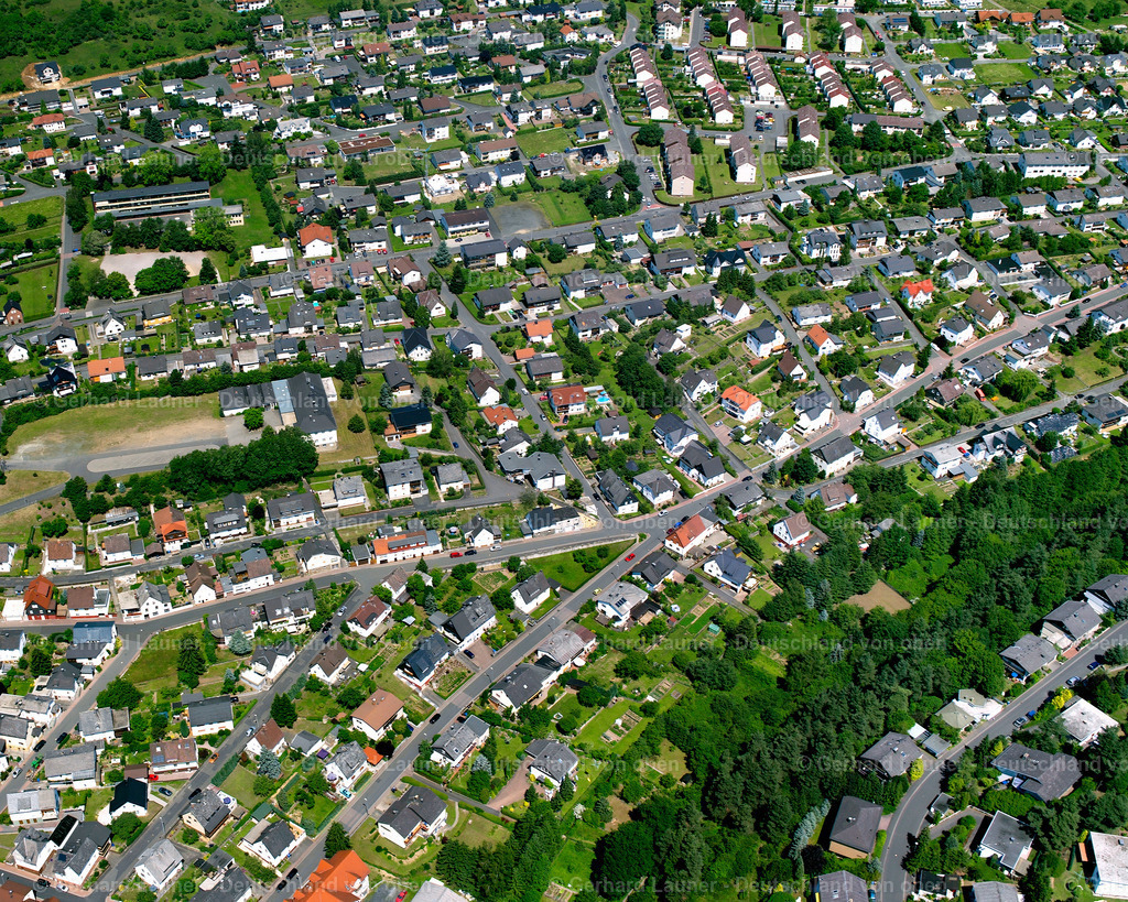 2610616 | SEELBACH 09.06.2006 Wohngebiet einer Einfamilienhaus- Siedlung  in Seelbach im Bundesland Hessen, Deutschland // Single-family residential area of settlement  in Seelbach in the state Hesse, Germany Foto: Gerhard Launer