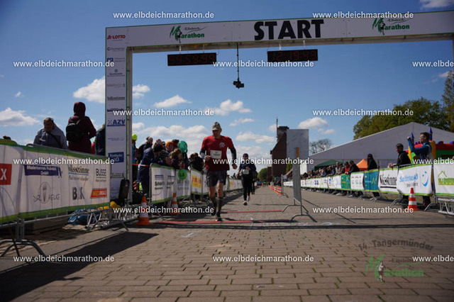 FSC05071 | Willkommen im Bildershop des Tangermünder Elbdeichmarathons. Die Bilder wurden größtenteils mit Startnummern hinterlegt.  Bitte verwenden Sie die Suchfunktion ("Suche"-Button links oben). - Realisiert mit Pictrs.com
