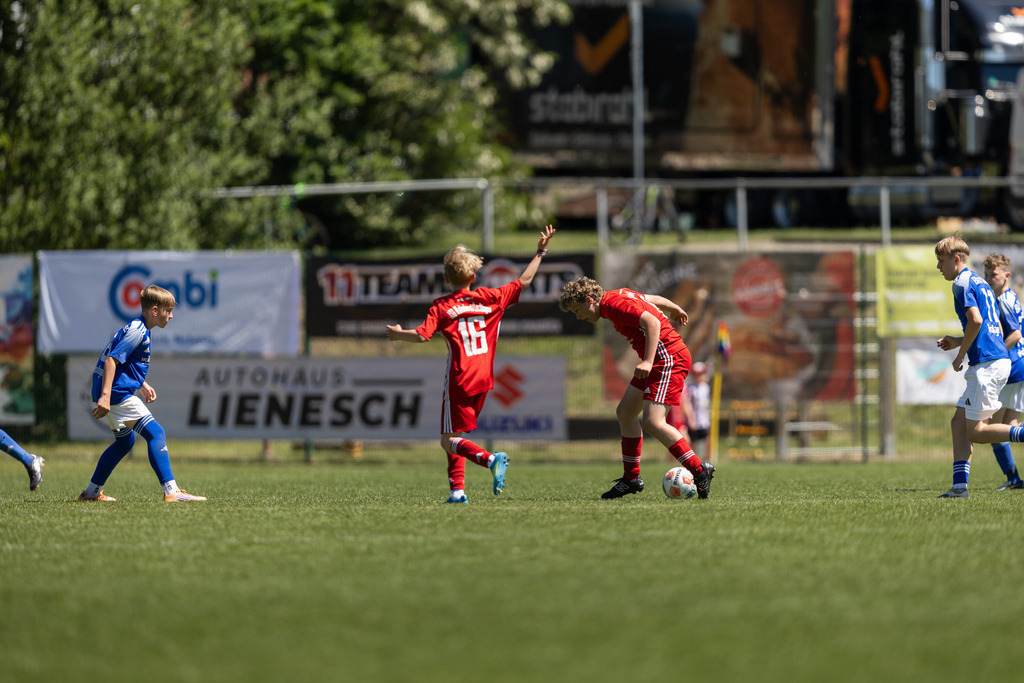 Fußball I Männer I 40. Pfingscup Hollage I 13278 | realhellocedii - Realisiert mit Pictrs.com