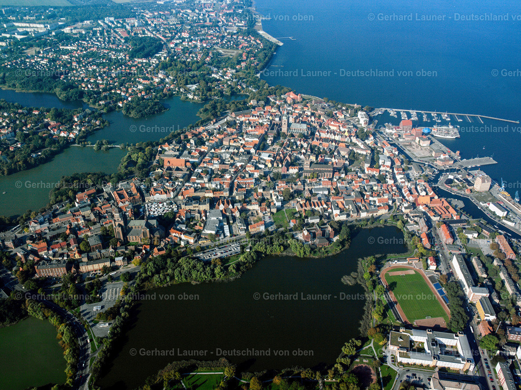 2581117 | Online-Shop für Luftbilder aus Deutschland. Seit über 45 Jahren baut Gerhard Launer das Luftbildarchiv mit unterschiedlichsten Themen stetig weiter aus.