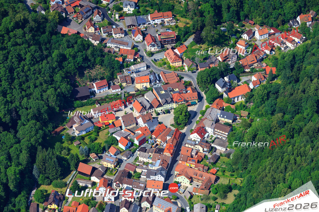 Die Luftaufnahme der Stadt Wirsberg wurde 2017 vom Flugzeug heraus erstellt ( keine Drohne )- hohe Auflösung für beste Qualität
