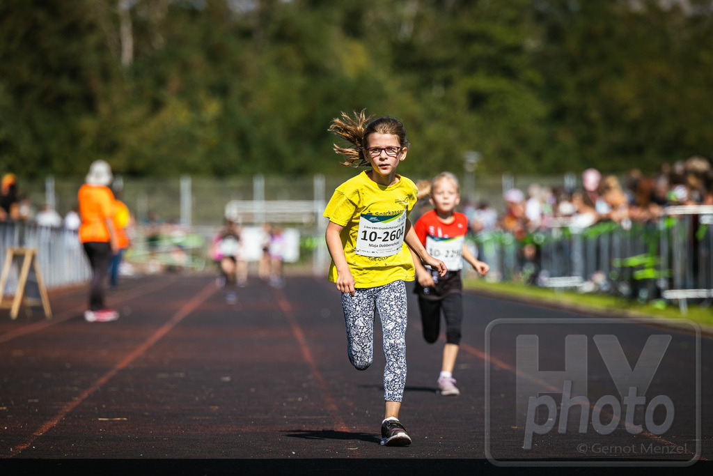 16. Hoywoj-CityLauf im Sportforum Hoyerswerda - 16.09.2023 | 1km VBH-Grundschul-Lauf 2. Klassen - Realisiert mit Pictrs.com