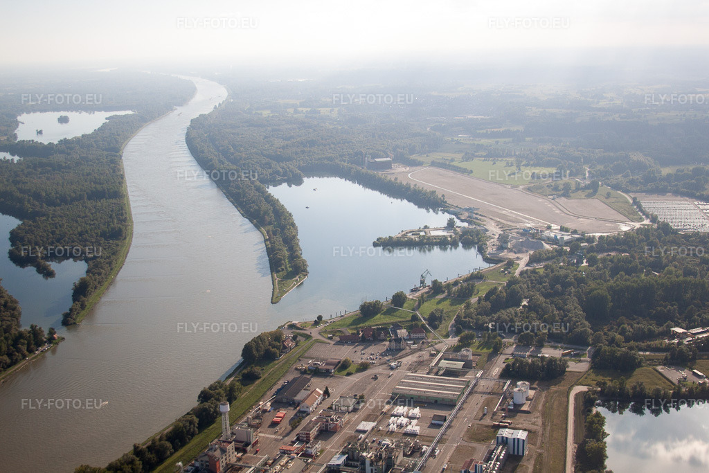 Vue aérienne: Rohm & Haas Industrie sur le Rhin à Lauterbourg dans le département Bas Rhin, France.Photo: IMG_59798.jpg prise le 22/09/2013 par Werner Riehm/FLY-FOTO.euRésolution de l'original: 4752 x 3168 px
