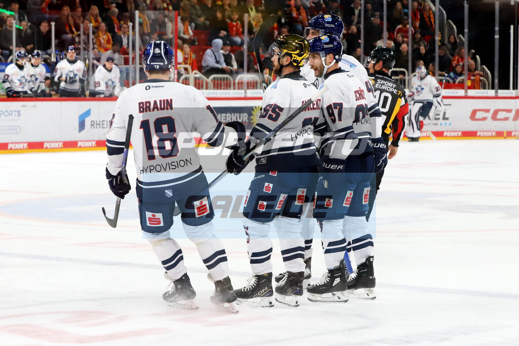 Torjubel Huskies | © Sportfoto-Sale (DR) - Realisiert mit Pictrs.com