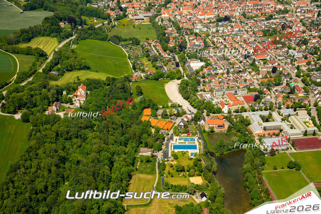 Das Luftbild zeigt  Mindelheim - Die Luftaufnahme wurde 2023 vom UL-Flugzeug aus erstellt ( keine Drohne ) - Hochauflösende Luftaufnahme - Für grossformatige Ausdrucke geeignet. Die Geschenkidee !Mit Lizenz und Bildrechte bestellbar