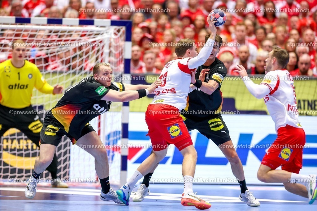 EHF26012603052 | 26.01.2026, Handball, Men's EHF EURO 2026, Deutschland - Dänemark, Jyske Bank Boxen in Herning, Dänemark, Main Round:  Justus Fischer (Germany #54)3  Julian Köster (Germany #18) verteidigen gegen  Simon Bogetoft Pytlick (Denmark #43)  Mathias Gidsel (Denmark #19)