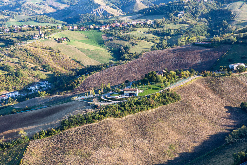Aerial view: Agriturismo Bersana nuovo mondo antico in Maranello in the state Modena, Italy.Photo: IMG_134621.jpg taken on 09/19/2022 by Werner Riehm/FLY-FOTO.comResolution of the original: 5472 x 3648 px