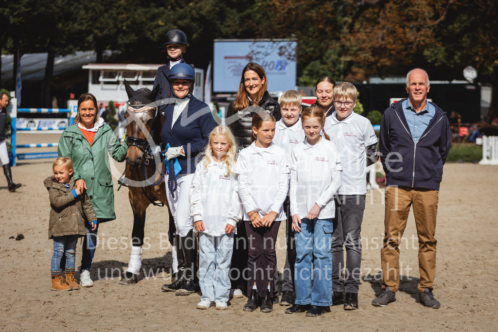 240915_OWLCh_FuehrzuegelWB-709 | Deine schönsten Turniermomente als professionelle Fotos! Entdecke hochwertige Pferdesport-Fotografie im Online-Shop. Jetzt Fotos finden & bestellen!