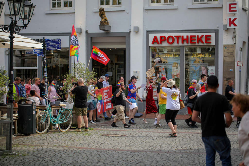 CSD_Moers_190725_056 | Bildergalerie von Sport-Ereignissen aber auch von weiteren spannenden Dingen - nicht nur vom Niederrhein. In Anlehnung an den bekannten Spruch von Hanns Dieter Hüsch heißt das Motto: "Niederrhein ist überall".  - Realisiert mit Pictrs.com