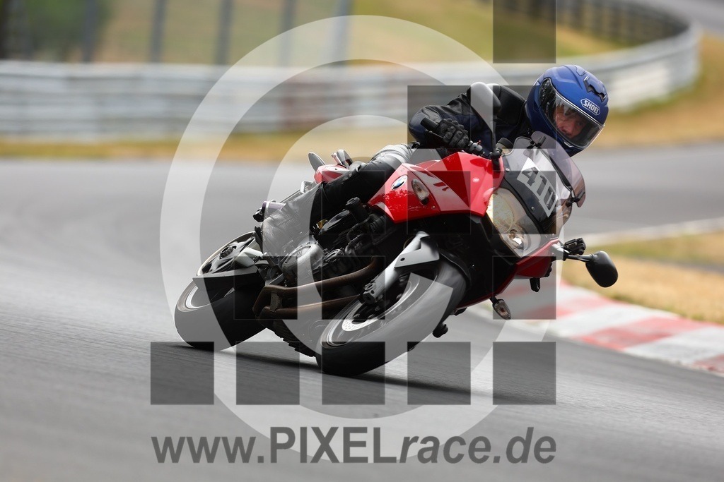 0410-20260722_01082 | Schöne Erinnerungen an spannende Momente - das festzuhalten ist unser Job. PIXELrace.de ist seit 2003 auf den Rennstrecken Europas unterwegs um die Action draußen beim Fahren und die wunderbare Stimmung imm Fahrerlager für euch einzufangen.